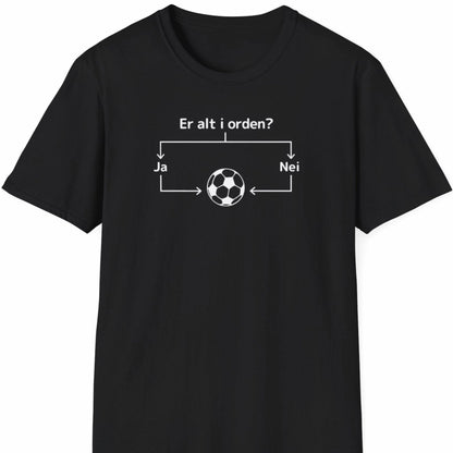 Svart T-skjorte med hvitt diagram og teksten "Er alt i orden?" som leder til en fotball.
