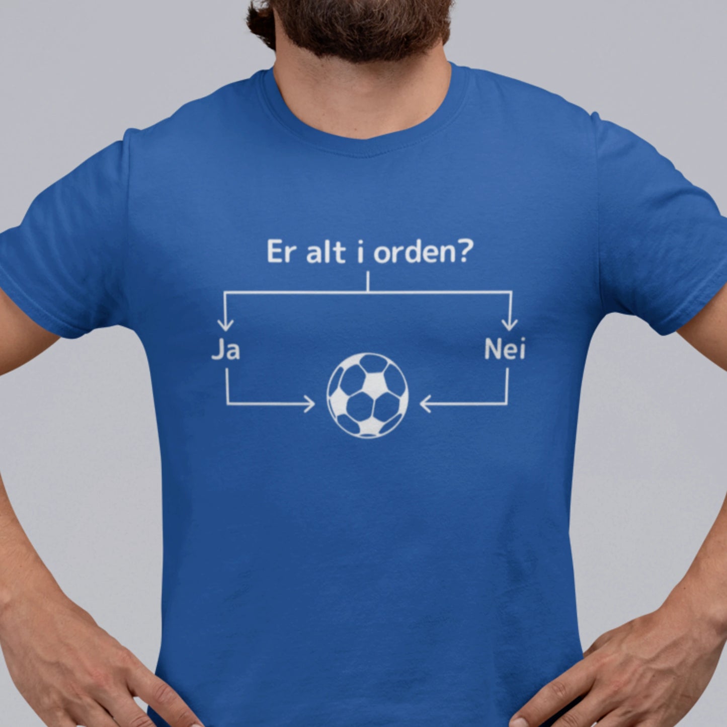 Royal blå T-skjorte med hvitt diagram og teksten "Er alt i orden?" som leder til en fotball.
