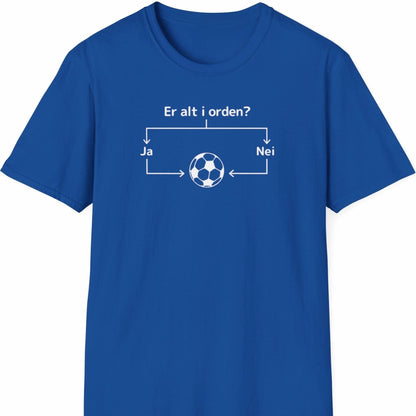 Royal blå T-skjorte med hvitt diagram og teksten "Er alt i orden?" som leder til en fotball.