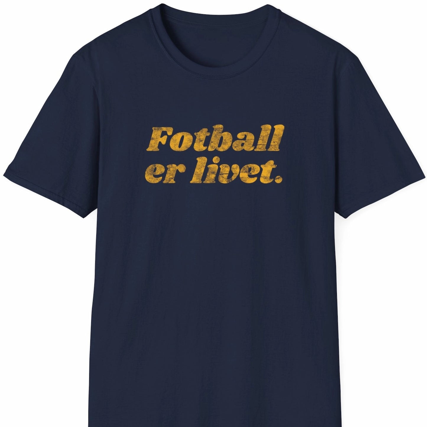 Mørkeblå T-skjorte med slitt, oransje tekst: «Fotball er livet.»