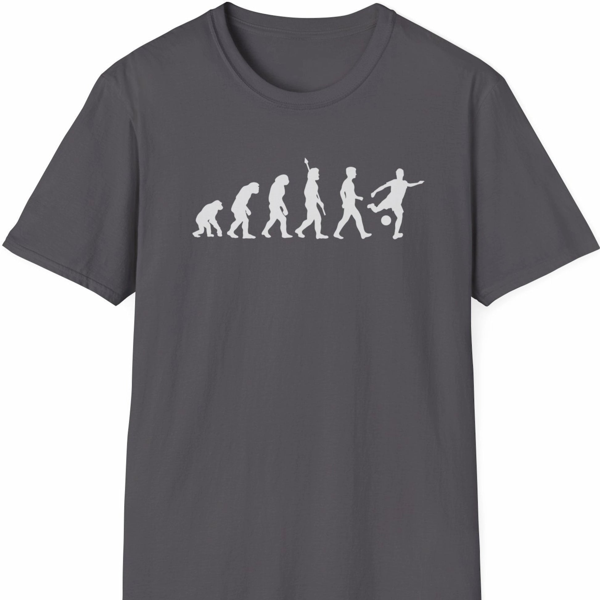 Grå T-skjorte med silhuettrekke som viser menneskets utvikling – avsluttet med fotballspiller i skuddbevegelse.