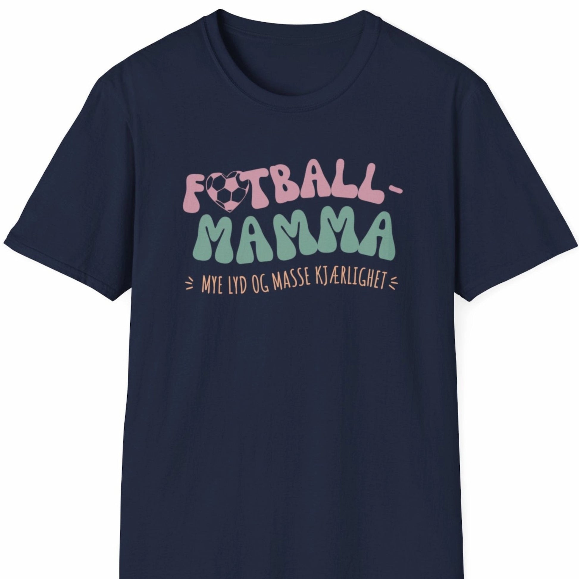 Mørk blå T-skjorte med motivet "Fotballmamma - mye lyd og masse kjærlighet". 