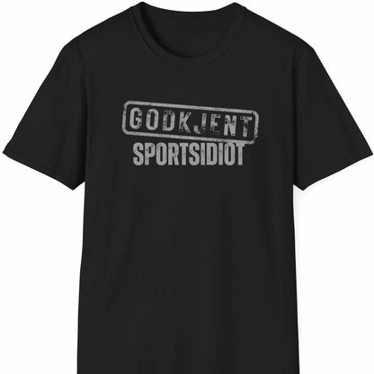 Svart T-skjorte med teksten «GODKJENT» i stempelstil over ordet «SPORTSIDIOT».