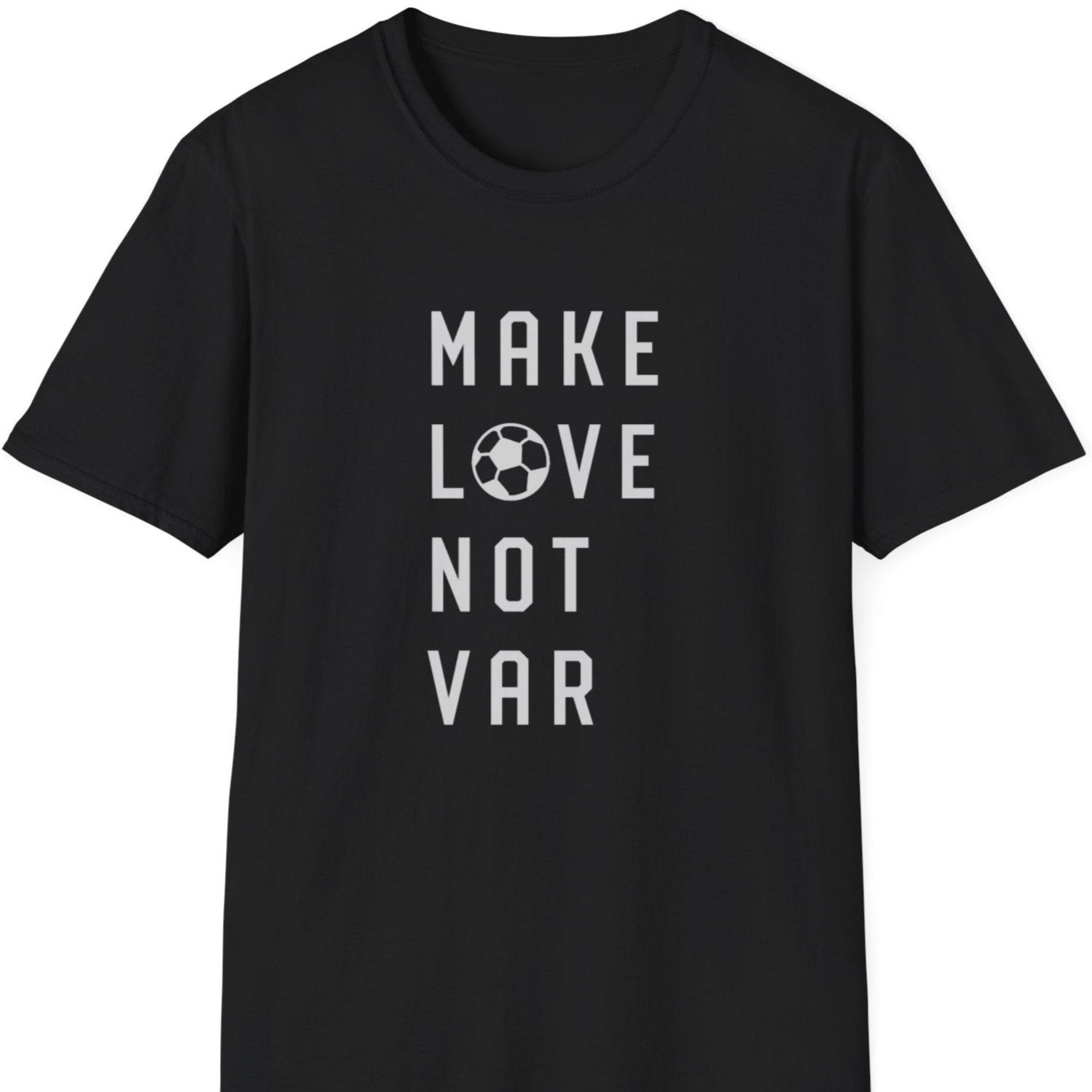 Svart t-skjorte med teksten "Make love not VAR"