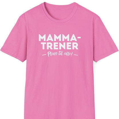 Rosa T-skjorte med skriften "Mammatrener - plass til alle!"
