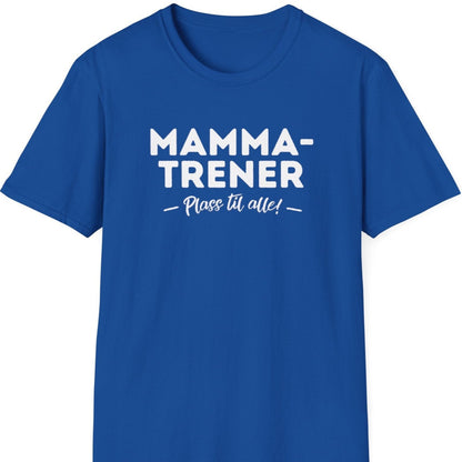 Blå t-skjorte med skriften "Mammatrener - plass til alle!"