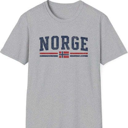 Grå T-skjorte med skriften Norge og norsk flagg. Retro utseende. 