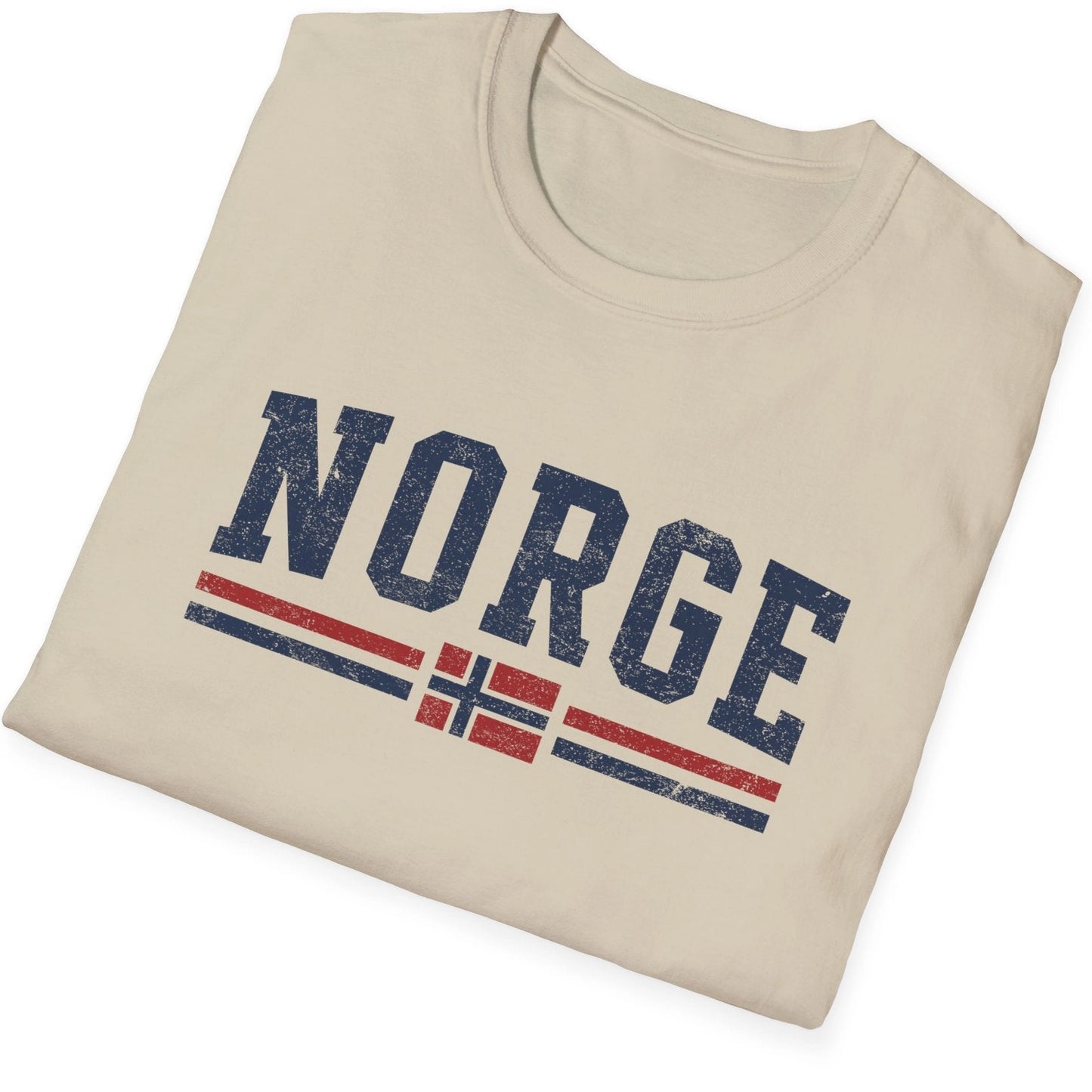 Sandfarget T-skjorte med skriften Norge og norsk flagg. Retro utseende. 