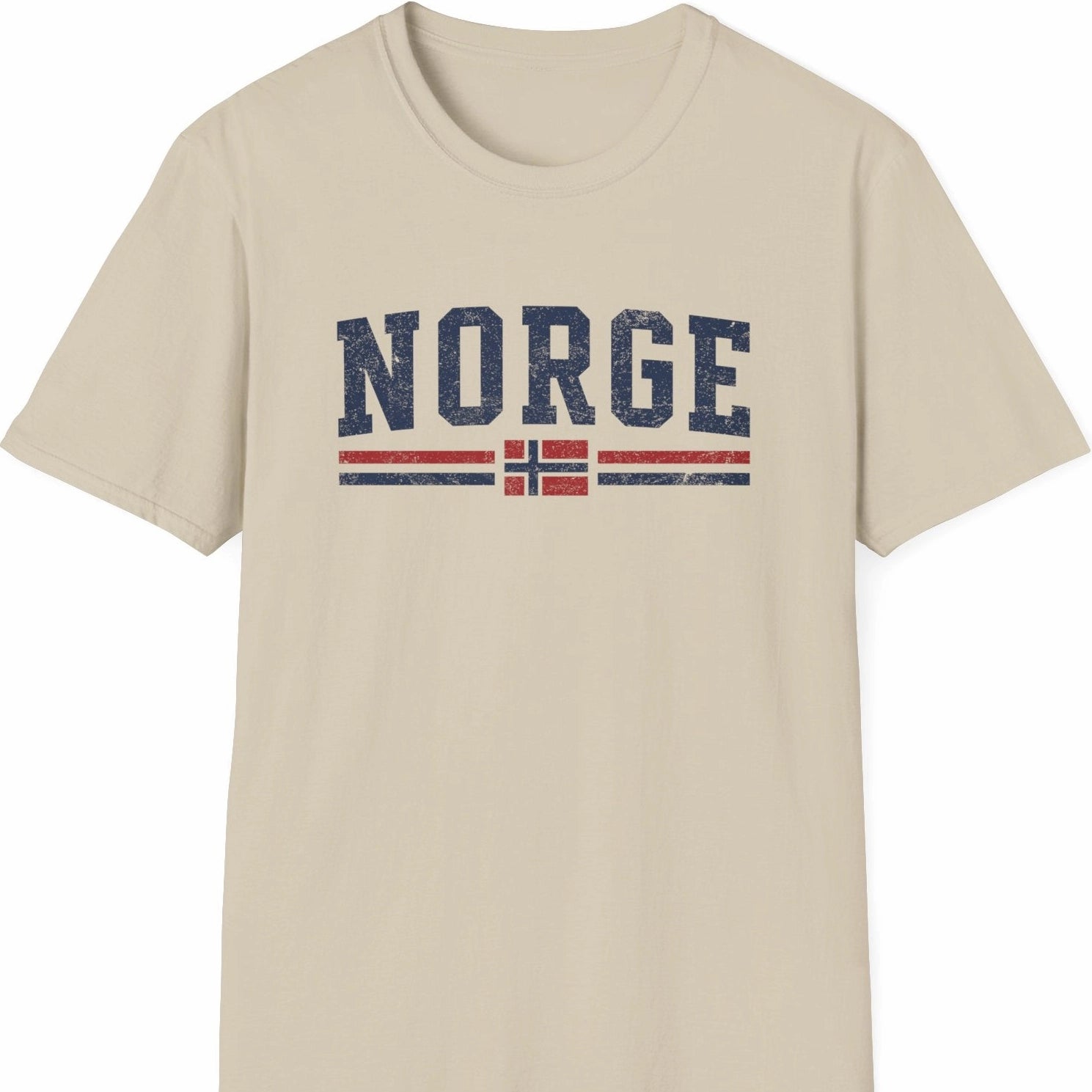Sandfarget T-skjorte med skriften Norge og norsk flagg. Retro utseende. 