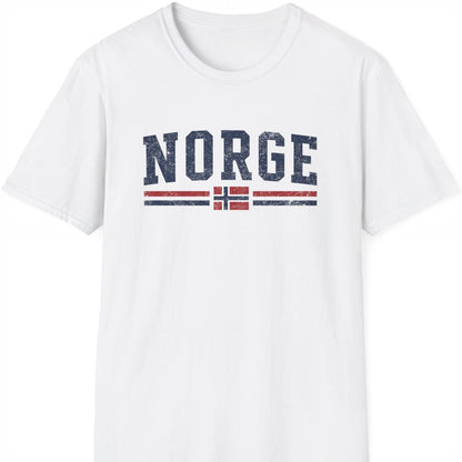 Hvit T-skjorte med skriften Norge og norsk flagg. Retro utseende. 