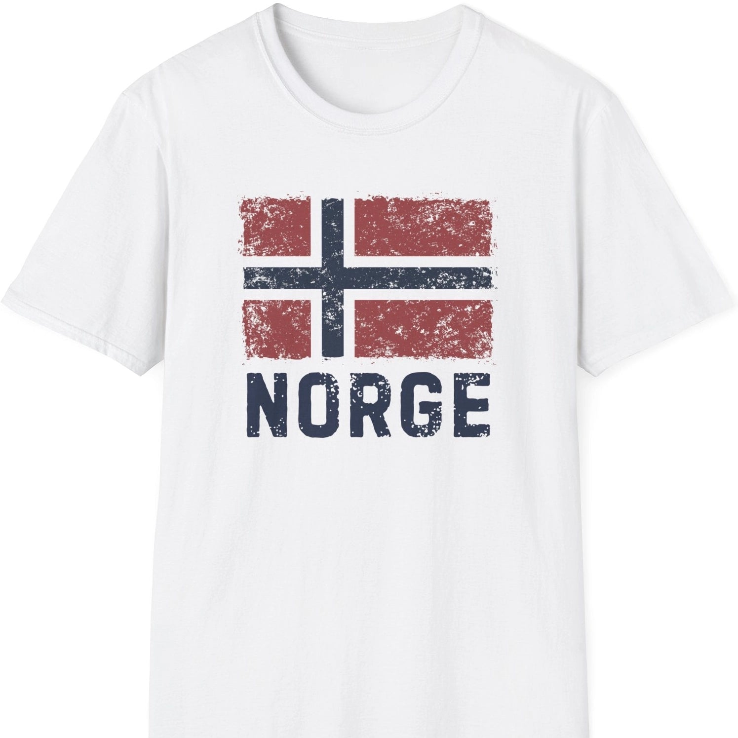 Hvit T-skjorte med slitt norsk flagg og teksten NORGE i vintage-stil