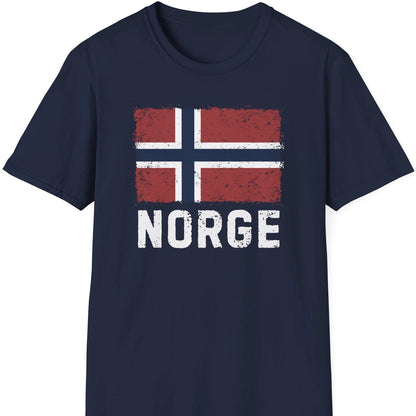 Navy blå T-skjorte med slitt norsk flagg og teksten NORGE i vintage-stil