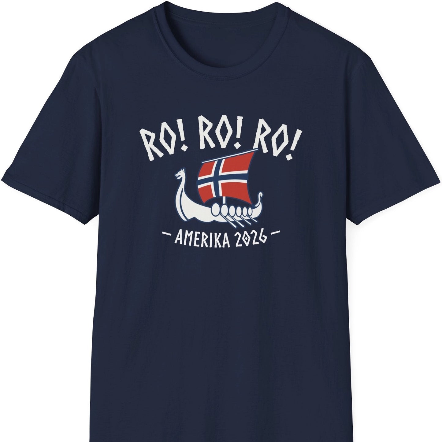 RO! RO! RO! mørk blå t-skjorte med norsk vikinginspirert skip og teksten Amerika 2026