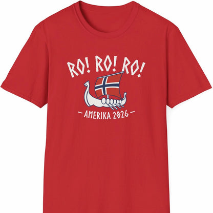 RO! RO! RO! rød t-skjorte med norsk vikinginspirert skip og teksten Amerika 2026
