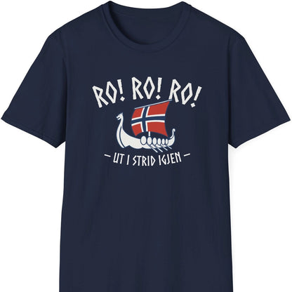 Marineblå T-skjorte med teksten "Ro! Ro! Ro! Ut i strid igjen" og et vikingskip med norsk flagg. 