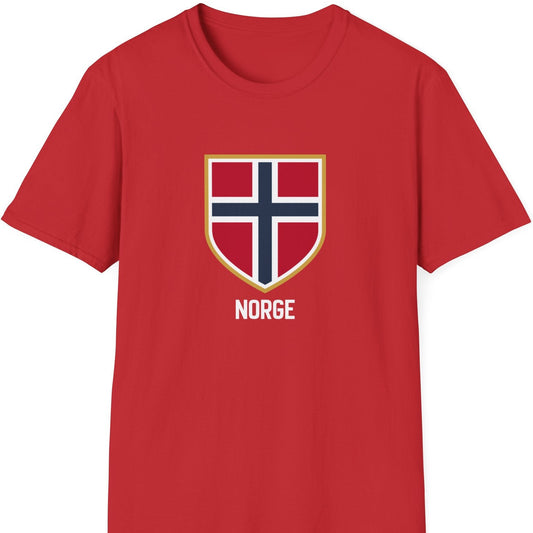 Rød T-skjorte med norsk flagg som skjold og teksten "Norge"