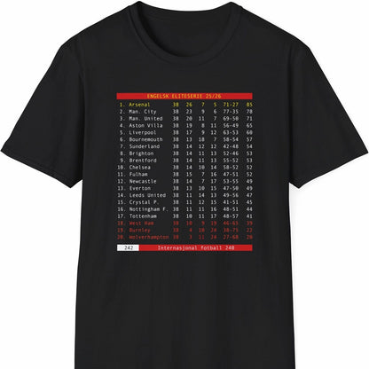 Svart T-skjorte med retro Tekst-TV-tabell 25/26 og Arsenal på topp.