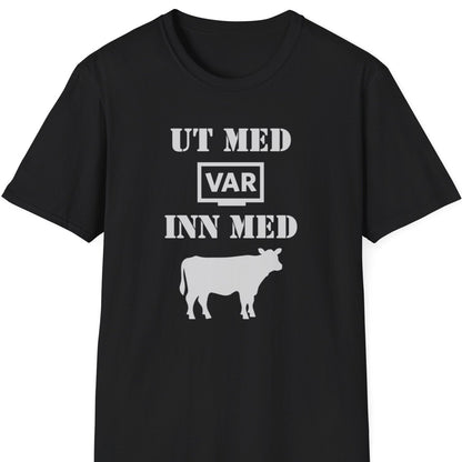 Svart t-skjorte med teksten "Ut med VAR, inn med kua"