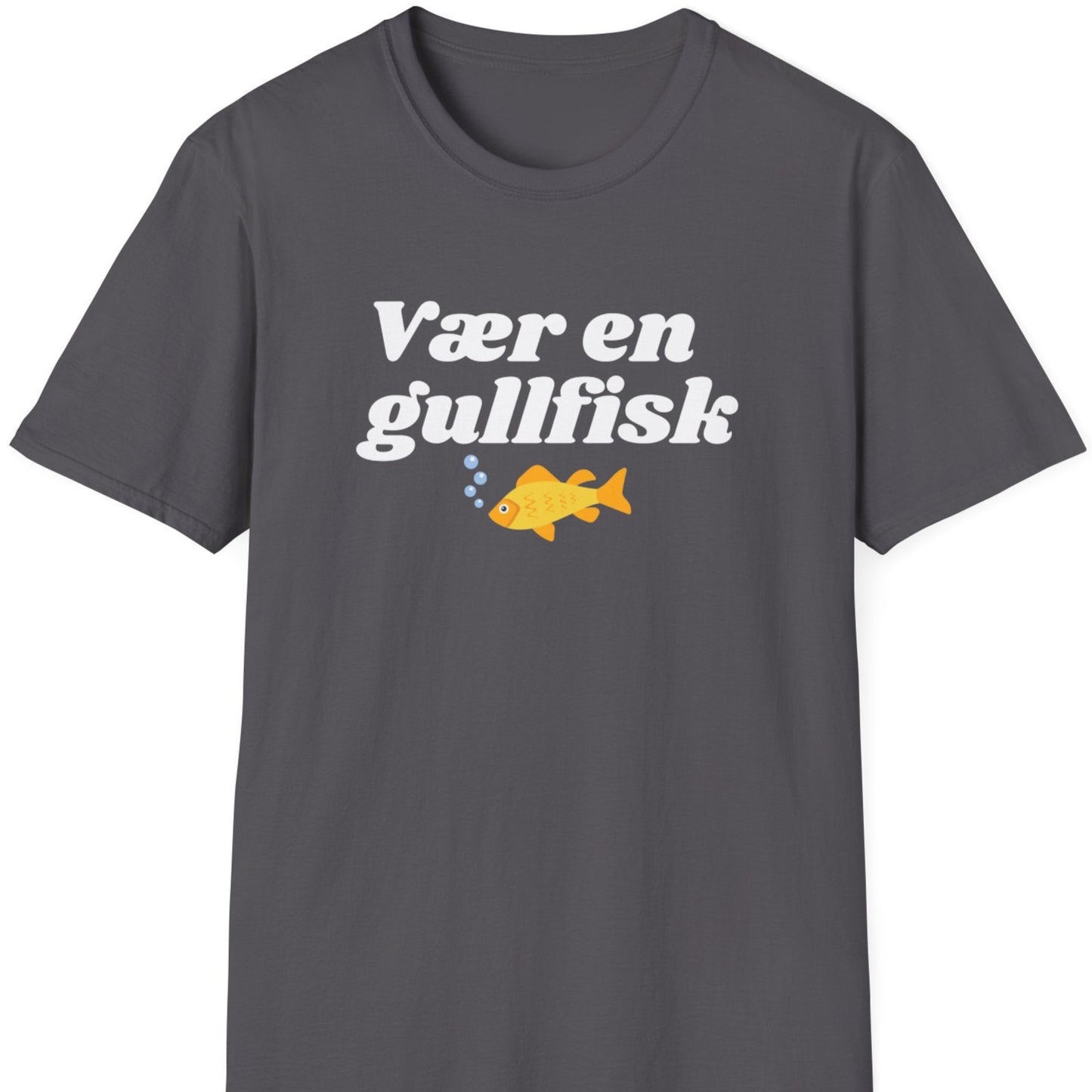 Grå t-skjorte med teksten "Vær en gullfisk"