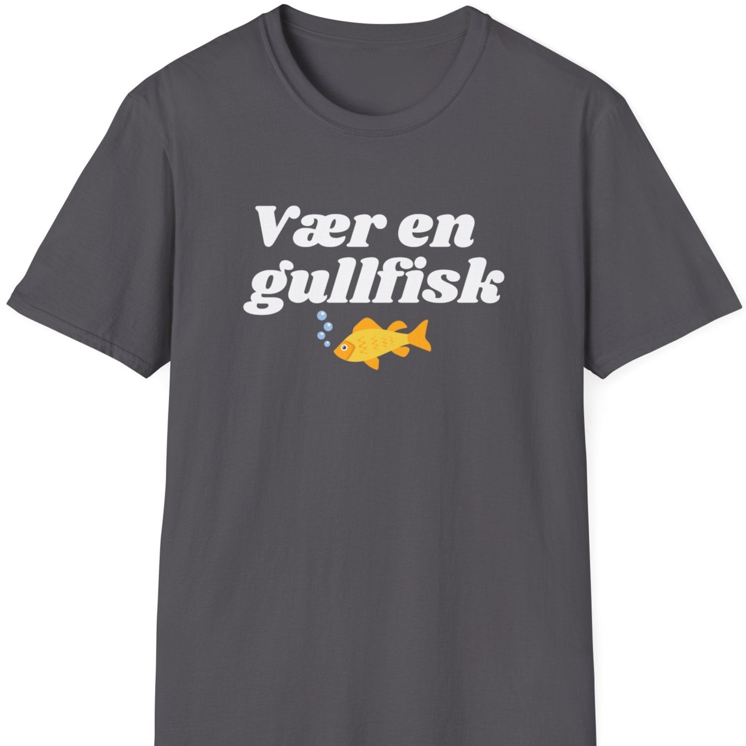Grå t-skjorte med teksten "Vær en gullfisk"