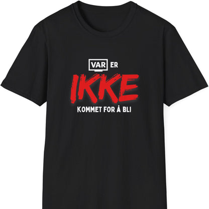 Svart t-skjorte med teksten "VAR er IKKE kommet for å bli"