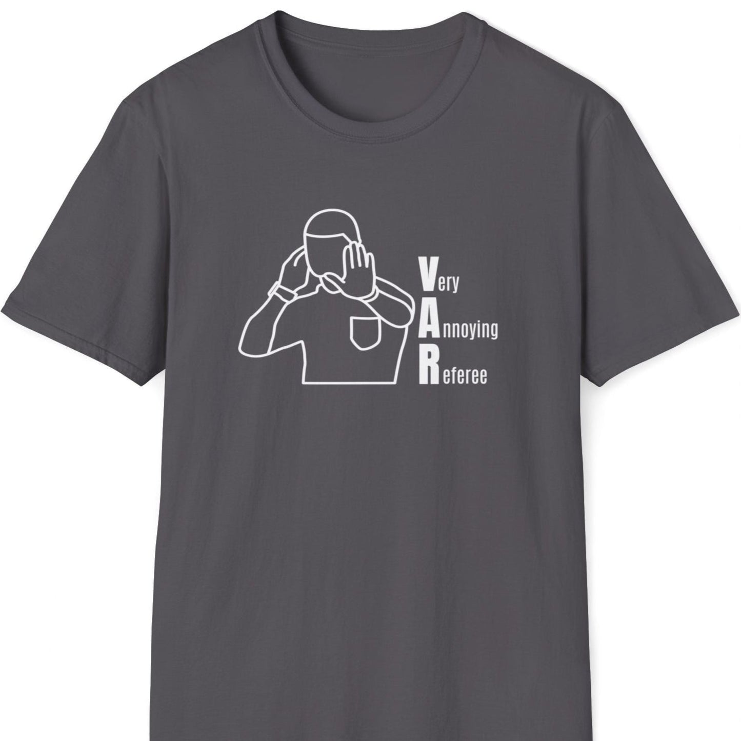 Grå t-skjorte med en dommer-illustrasjon og teksten Very Annoying Referee: VAR