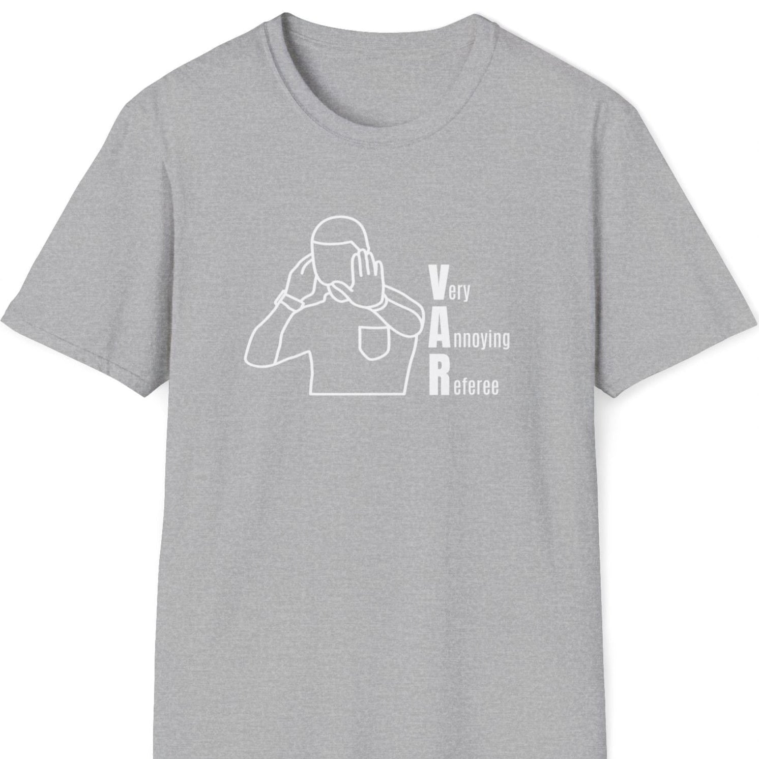 Lys grå t-skjorte med en dommer-illustrasjon og teksten Very Annoying Referee: VAR